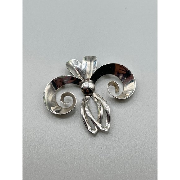 Vintage Gold Filled Fleur De Lis Brooch 1-20 12K White Gold Filled Classic Pin - Picture 2 of 6